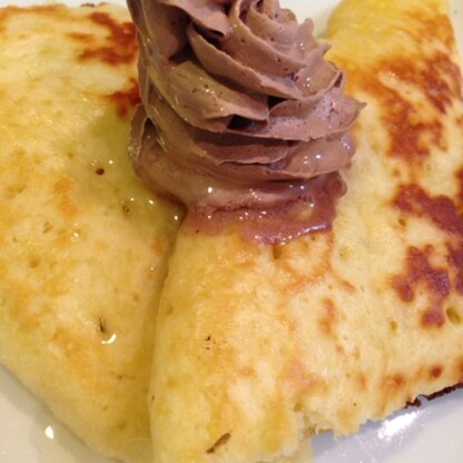 ふんわり焼けました〜！
チョコホイップとケーキシロップかけて頂きました(^O^)